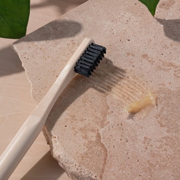 Edge Defining & Smoothing Hairbrush - Picture 4 of 6